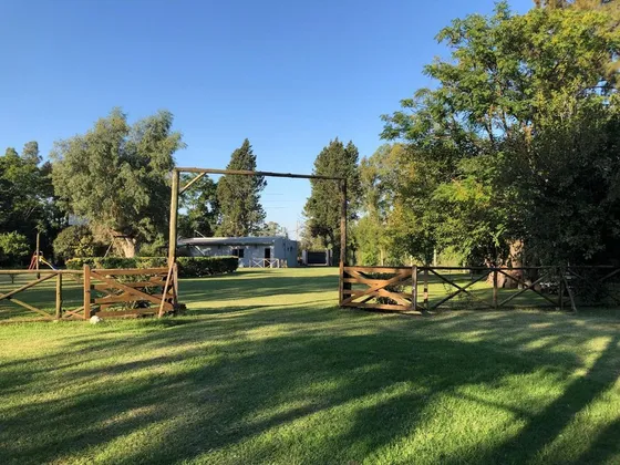 Casa Quinta  Con Pileta, Quincho Y Terreno Amplio!