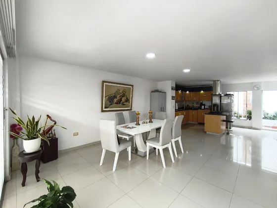 Casa En Venta En La Floresta. Cod V30950