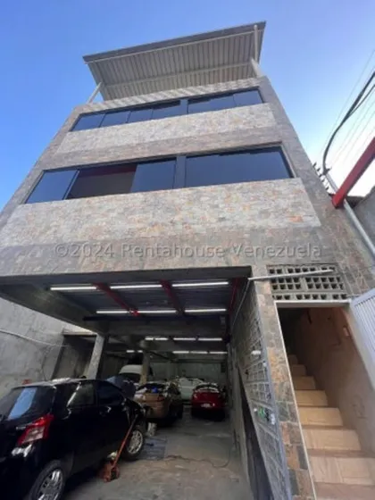 Edificio Comercial En Alquiler En Santa Eduvigis 24-16841 Cs