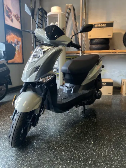 Moto Scooter Kymco Agility 125 Gris 2025 0km En Zona Norte