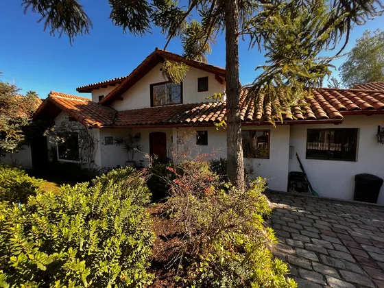 Casa Con Gran Terreno En Barrio San Carlos 