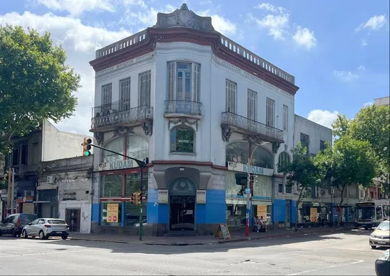 Alquiler Venta Local Esquina Av General Flores Y Aramburu