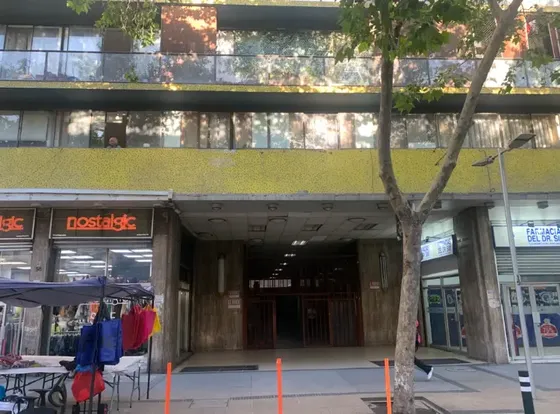 Local A Pasos De Alameda Y Metro Gran Afluencia De Publico