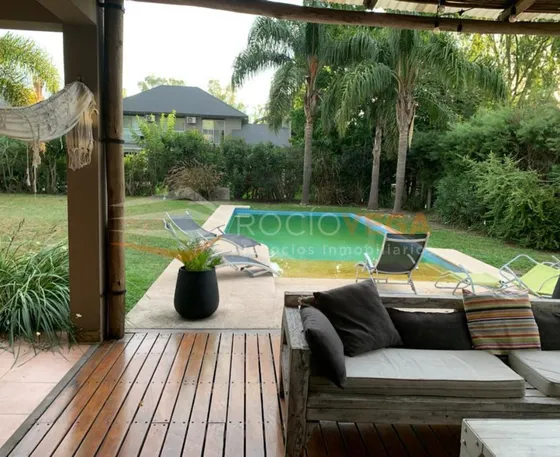Casa En Venta En Barrio Campos De Alvarez Moreno