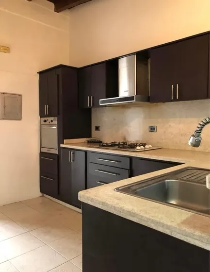 Casa En Alquiler: Valles De Camoruco Calle Cerrada