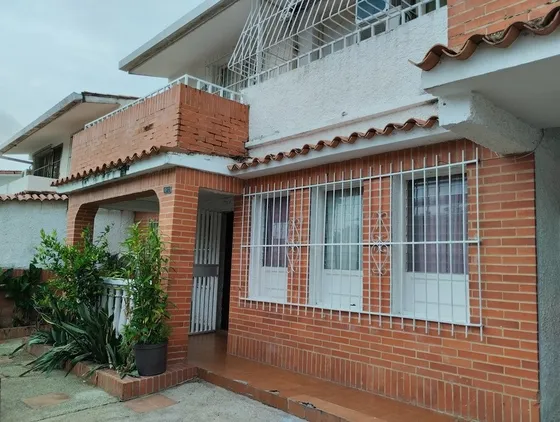 Cr Vende Casa-quinta De 2 Plantas Y Un Anexo, Urb Prebo, Valencia