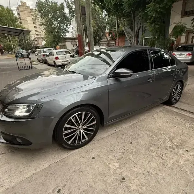 Volkswagen Vento 2.0 Sportline Tsi 200cv Bi-xenon Dsg
