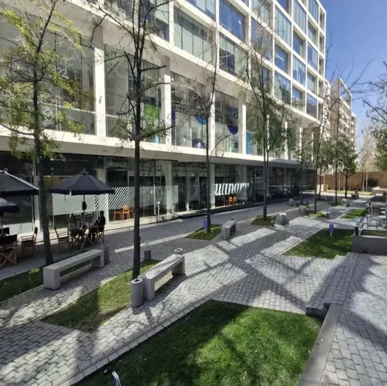 Local Comercial 667m2 | Av. La Dehesa | Uf 300 Mensual