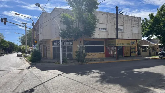 Esquina O´higgins Y Rivadavia: 5 Locales Comerciales Y 4 Departamentos