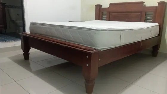Cama De Madera Roble De 1.60 Viene Con Dos Nocheros Y Con El