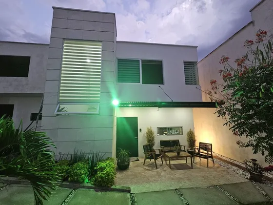 Casa En Venta En Oaxtepec, Morelos  Residencial Privado Con Albercas Y Áreas Ve
