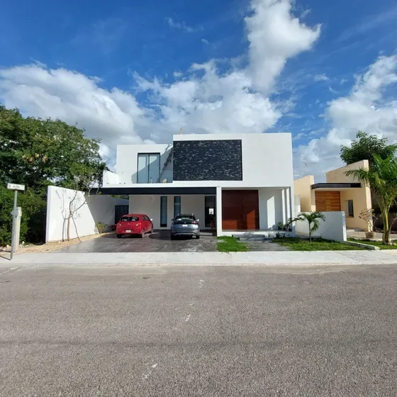 Casa En Venta Con Paneles Solares En Jardines De La Rejoayada Mérida