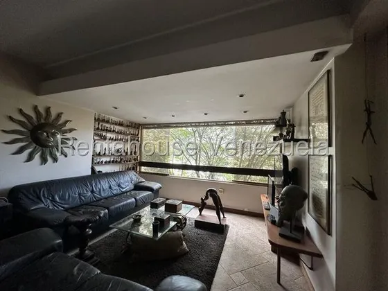 Tg Bello Apartamento Con Grandes Ventanas Y Cómodo, Anexo En Planta Baja, Piscina, En Venta En Colinas De Bello Monte 25-16713 Ys