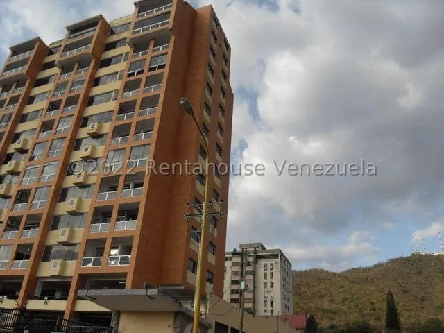 Apartamento A Estrenar Iluminado Amplio Con Excelente Vista Lomas Del Este  24-18789