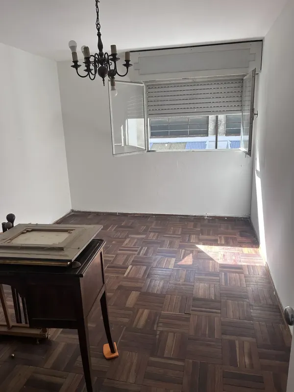 Apartamento De 2 Dormitorios Al Frente Luminoso Y Con Terraza Lavadero
