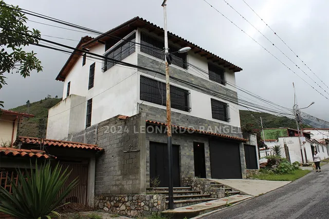 Se Vende Casa 379m² A Estrenar Y A Precio De Oportunidad En La Pedregosa Alta, Mérida.
