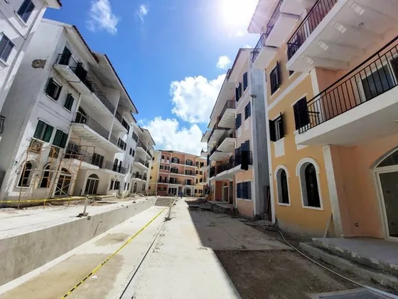 Apartamento En Venta, Proyecto En Los Corales, Bávaro, Punta Cana, 113m2, 2 Hab. 1 Parqueo, Exclusiva Comunidad Con Acceso A Campo De Golf, Cas Club, Playa, Seguridad, Oportunidad De Invertir Y Precio