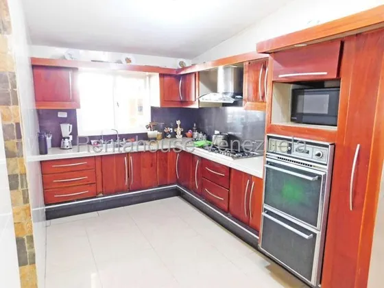 Naudy Escalona Asesor Inmobiliario De Rentahouse Vende Excelente Casa En Zona Este De Barquisimeto 