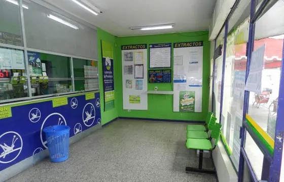 Dos Locales En Excelente Ubicación A Metros De Estación - Maschwitz - Escobar