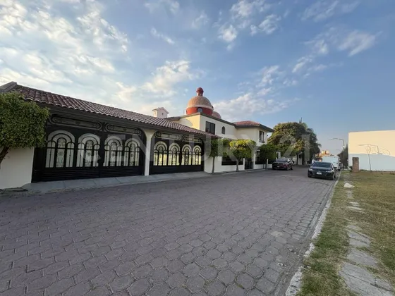 Residencia En Venta En Fracc San Martinito Con Alberca