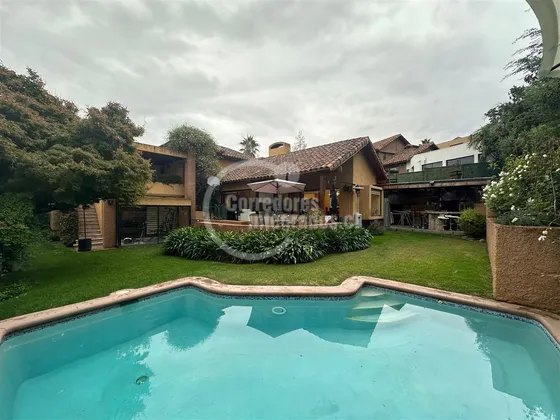 Casa En Venta De 5 Dorm. En Lo Barnechea Santuario Del Valle