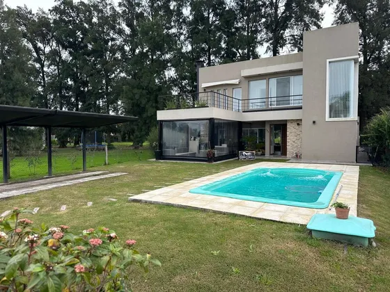 Venta-casa 4 Amb. Pileta- Country Golf Chascomús