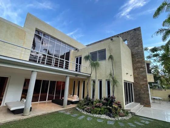 Casa En Venta O Alquiler En Los Chorros. 1110m2