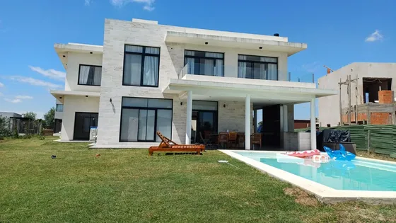 Casa  En Alquiler En San Sebastian, Escobar, G.b.a. Zona Norte