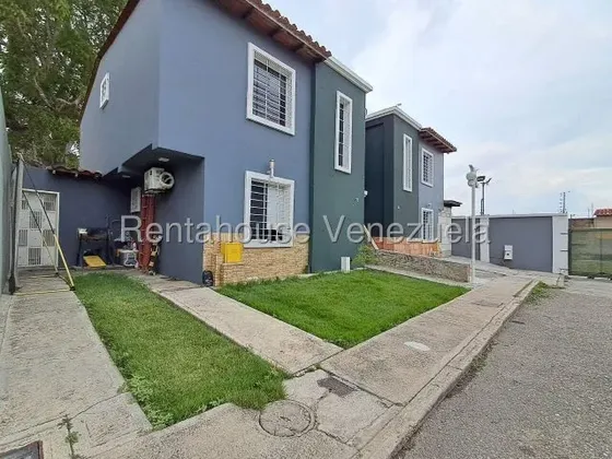 Casa En Venta En Cabudare Zona Los Rastrojos Urb Morichal Codigo 2 6 1 8 6 3 1 Mildred Hermosa Casa Duple Cocina Moderna Y Totalmente Equipada, Un Family Room Con Una Areas De Parillera Espectacular