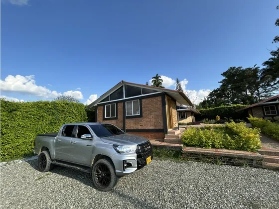 Se Vende Chalet En Condominio Vía Entre La Tebaida - La Herradura