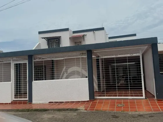 Casa En La Urb. Los Rosales, Sector Los Modines