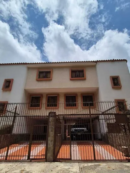 Mariana Castillo Vende Casa Urb Prebo Valencia - Inc-395