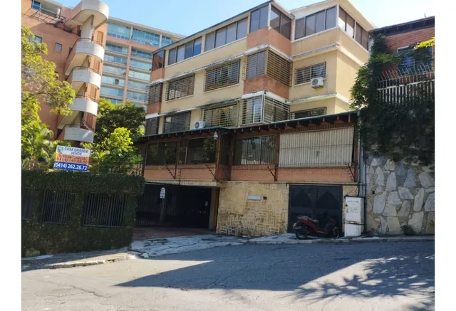 Se Vende Edificio En Las Mercedes 865m2t/1055c/ 8p