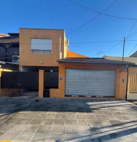 Casa De 4 Ambientes Con Local General Pacheco Centro