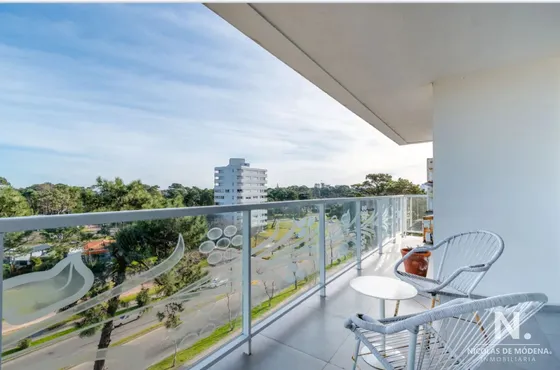 Vende Apartamento Con Vista Al Mar De 2 Dormitorios En Roosevelt, Punta Del Este.