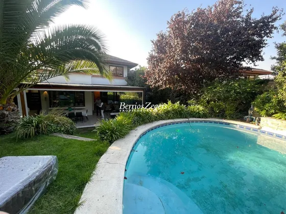 Casa En Arriendo De 5 Dorm. En Las Condes