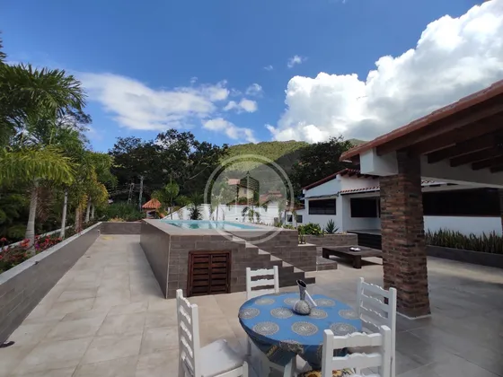 Oferta Exclusiva! Venta De Lujosa Mansión En Palmarito A Estrenar. 003jsc