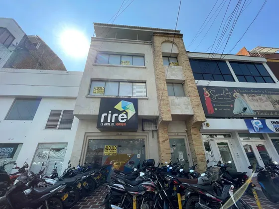 Alquilamos O Vendemos Edificio Sobre La Avenida Rooselvelt