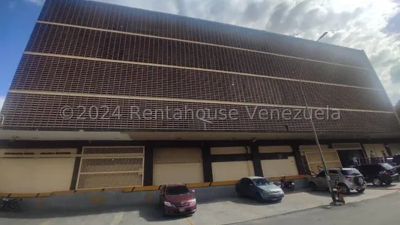  Deposito En Venta. Urb. Los Cortijos De Lourdes.
