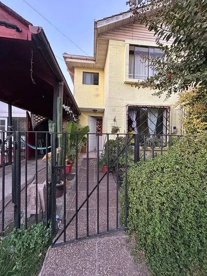 Casa Dos Pisos Micro Barrio San Bernardo