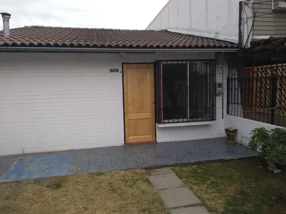 Casa En Venta De 3 Dorm. En Maipú