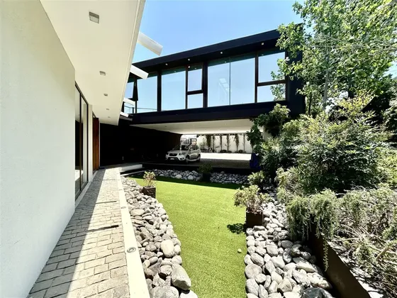 Casa En Venta De 5 Dorm. En Lo Barnechea