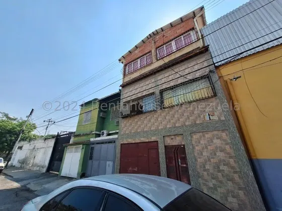 Casa En Venta Urb Lourdes Cerca De La Av Bermudez Maracay Con Tanque De Agua Precio Negociable Kg:24-23164