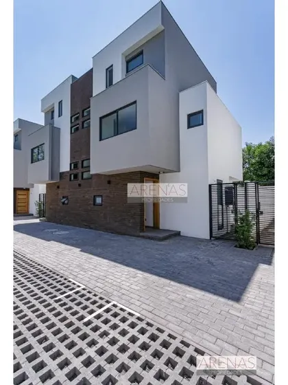 Los Corcolenes / Pepe Villa