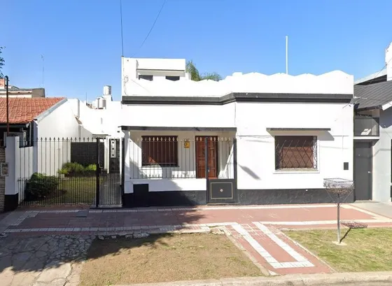 Casa En Venta - 3 Dormitorios 1 Baño - Cochera - 164mts2 - Tres De Febrero
