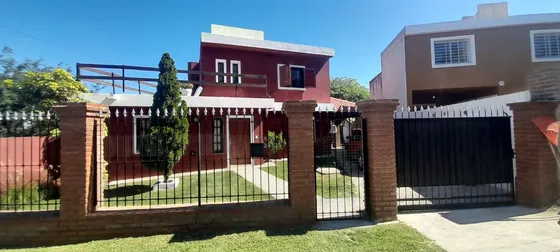 Casa En  Venta Tres Dormitorios Mas Escritorio Y Pileta, Cuesta Colorada