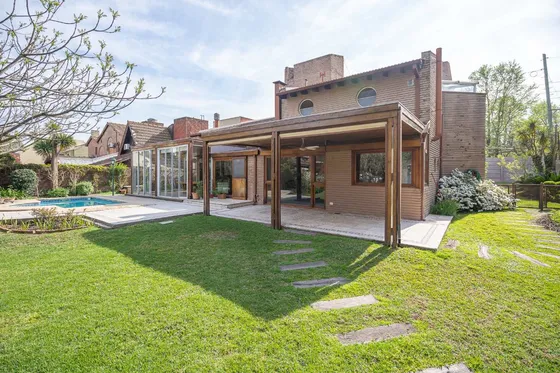 Venta Casa Con Ascensor S. M. Ghiso 3 Dor+dep Serv