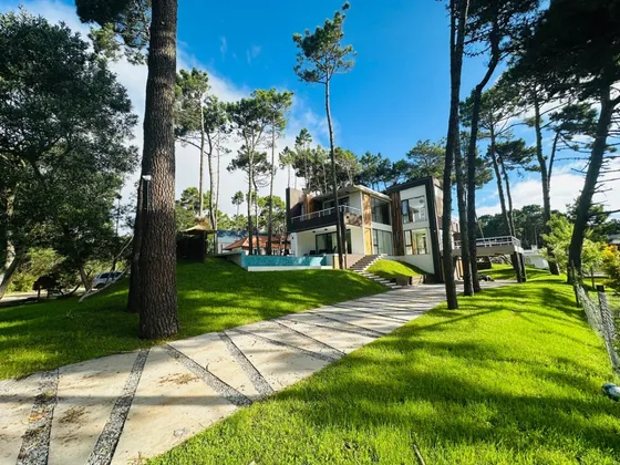 Excelente Casa En Pinamar - Nueva Con Muebles De Diseño