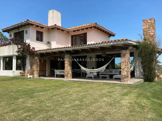 Casa En Venta De 4 Dormitorios En La Barra, Punta Del Este.