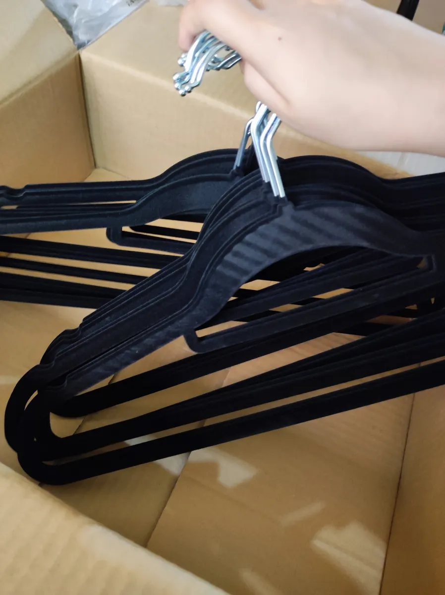 Vittak Kit 50 Cabides Veludo De Roupa Antideslizante Slim Adulto Cor Preto...